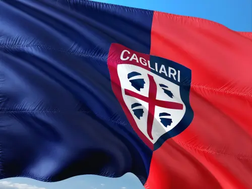 Centenario Cagliari, il regalo di Giulini: maglia celebrativa al sindaco Truzzu